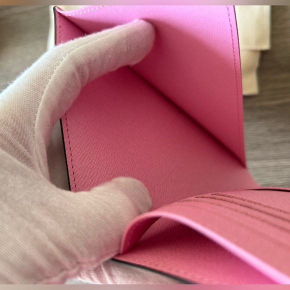 Louis Vuitton Monogram Wallet & Passport Holder LTD ED Vivienne Animation- Paris - Picture 14 of 17